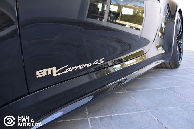 PORSCHE 911 Carrera 4S